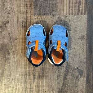 Carter’s 4mo infant closed toed sandals